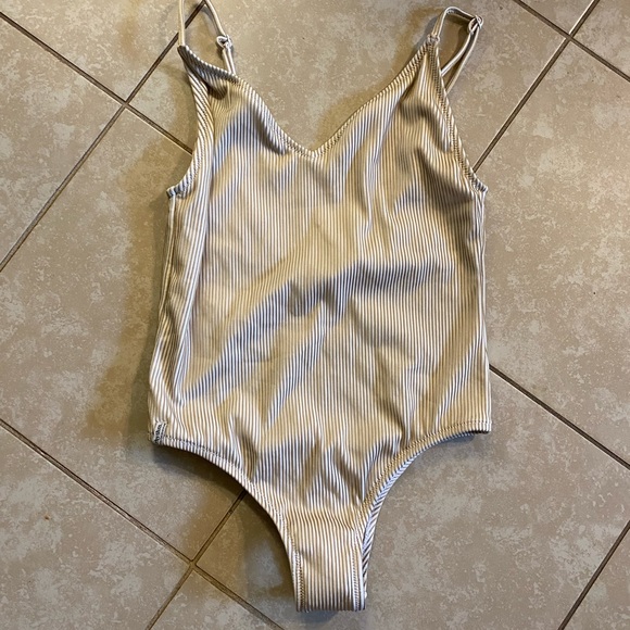 RHYTHM ONE PIECE SWIMSUIT - Picture 1 of 6
